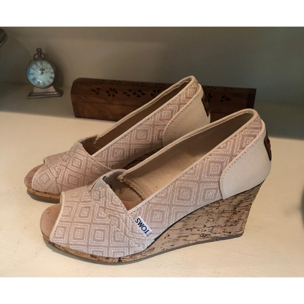 Women's TOMS Cream / Tan Canvas Open Toe Shoe Wedge Cork Heel Size 7.5